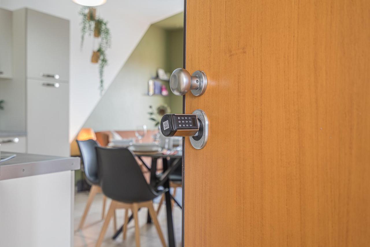 Hygge Family Apartment - One Step Away From The Lake!!! Сирмионе Экстерьер фото