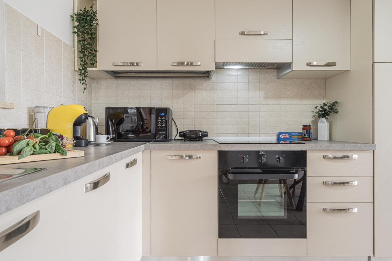Hygge Family Apartment - One Step Away From The Lake!!! Сирмионе Экстерьер фото