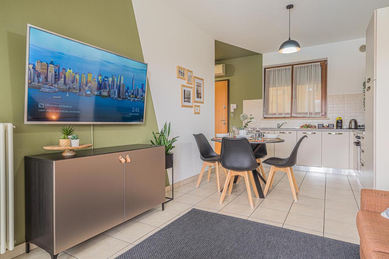 Hygge Family Apartment - One Step Away From The Lake!!! Сирмионе Экстерьер фото