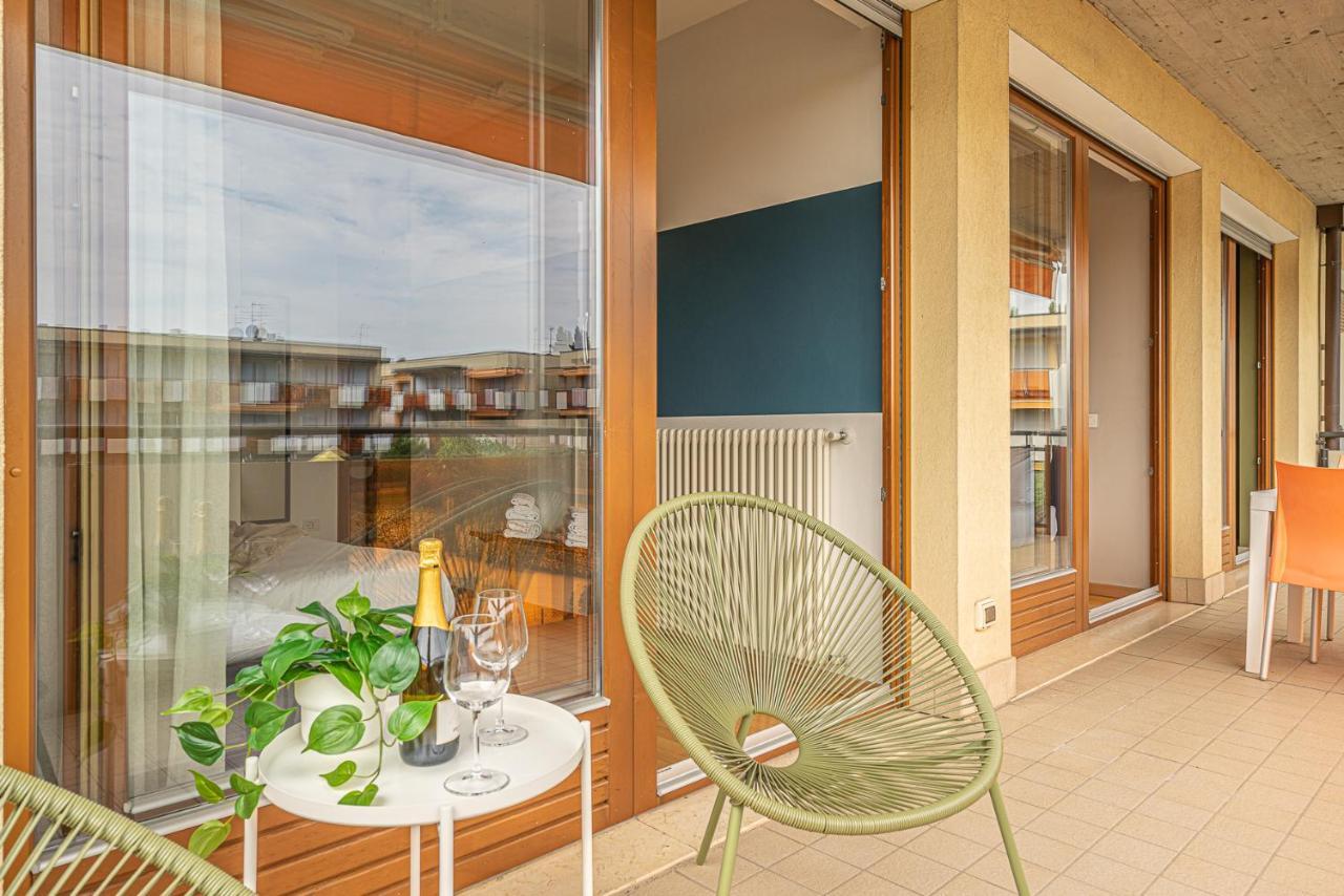 Hygge Family Apartment - One Step Away From The Lake!!! Сирмионе Экстерьер фото