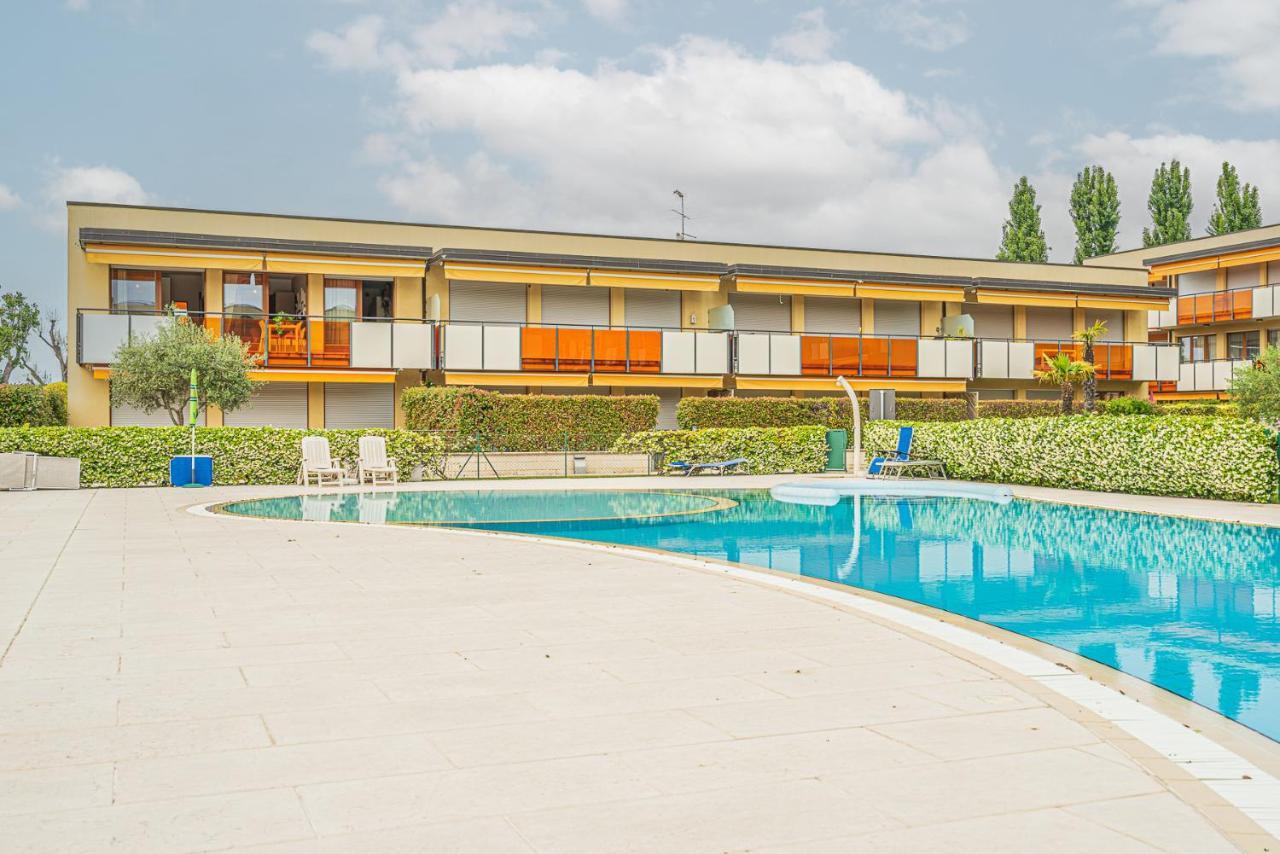 Hygge Family Apartment - One Step Away From The Lake!!! Сирмионе Экстерьер фото