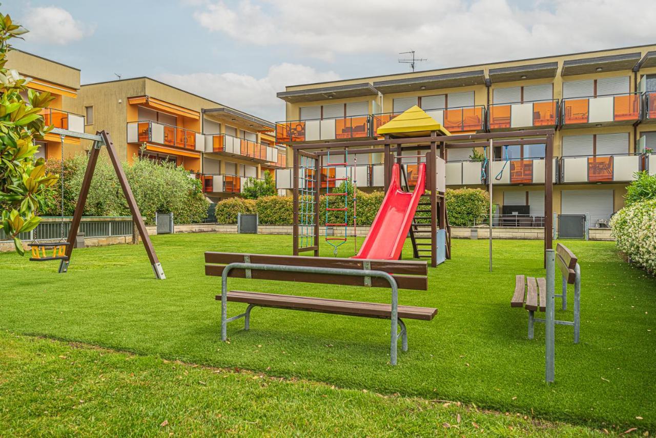 Hygge Family Apartment - One Step Away From The Lake!!! Сирмионе Экстерьер фото