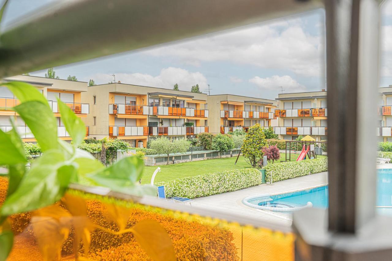 Hygge Family Apartment - One Step Away From The Lake!!! Сирмионе Экстерьер фото