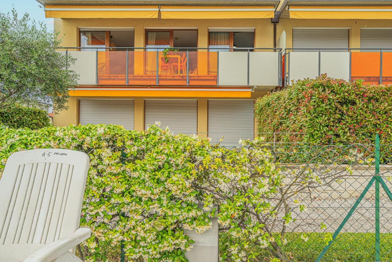 Hygge Family Apartment - One Step Away From The Lake!!! Сирмионе Экстерьер фото