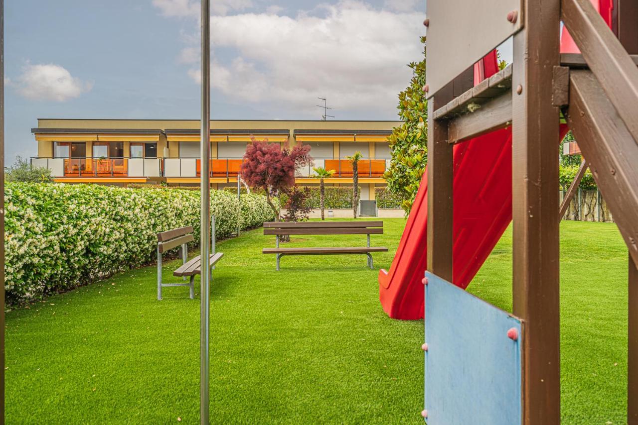 Hygge Family Apartment - One Step Away From The Lake!!! Сирмионе Экстерьер фото
