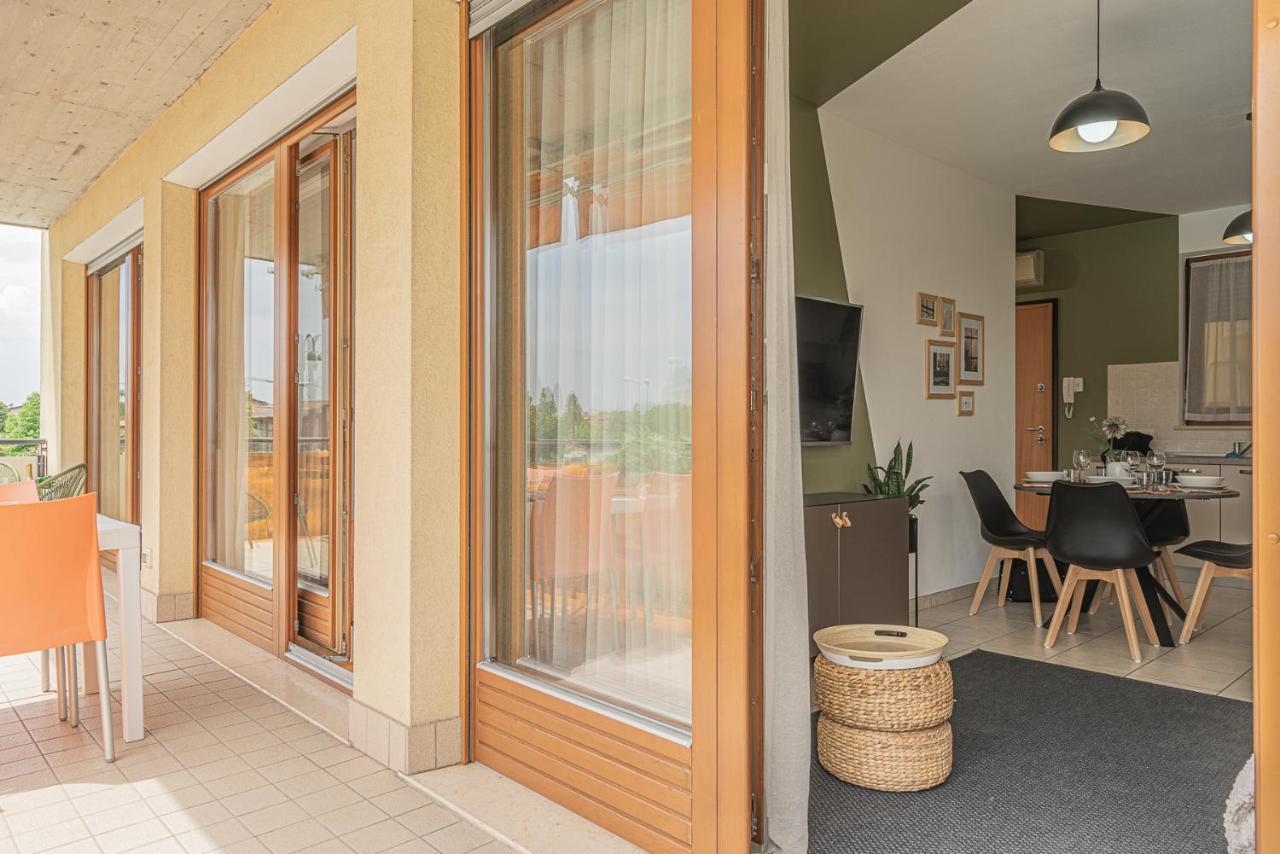 Hygge Family Apartment - One Step Away From The Lake!!! Сирмионе Экстерьер фото